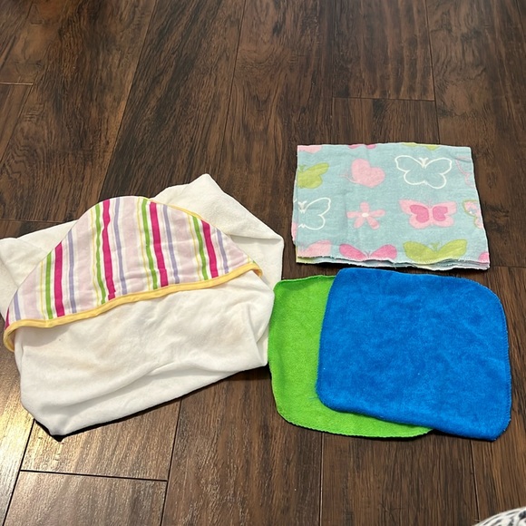 Bundle of a towel, 2 mouth wash and a blanket ! Never used. New without tags! - Picture 1 of 3